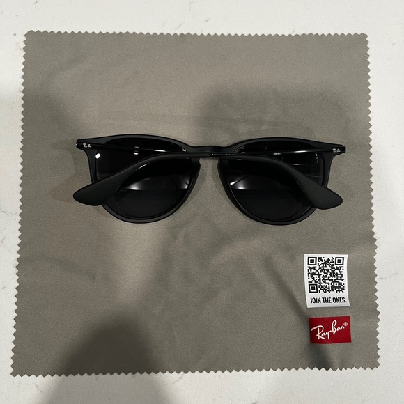 Ray-Ban Other - Mens Ray-Ban sunglasses. Like New